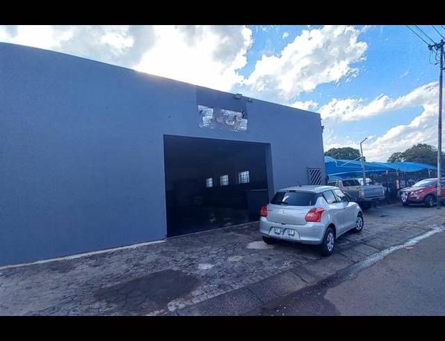 BUSINESS PROPERTY TO RENT IN CLAREMONT